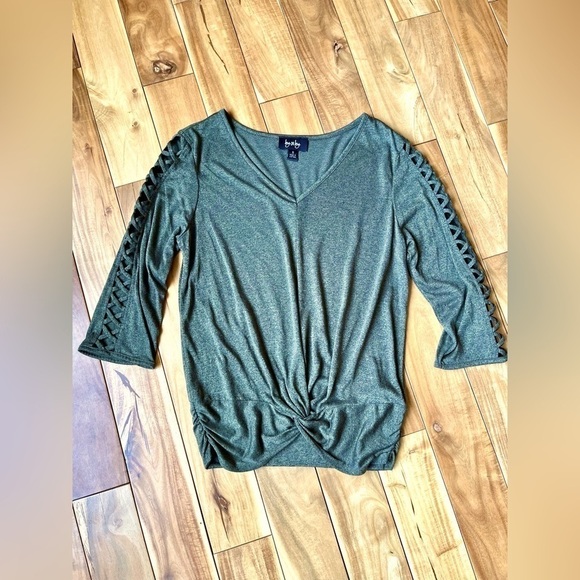 By & By 3/4 Sleeve V-Neck Shirt. Size S. NWOT By & By Green #000 - Picture 2 of 7